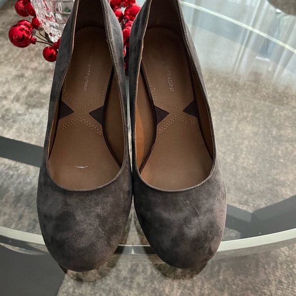 Adrienne Vittadini Gray Suede Pumps 8m 